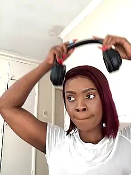 Webcam Model (LuciousLips96)  is live.Free join now!