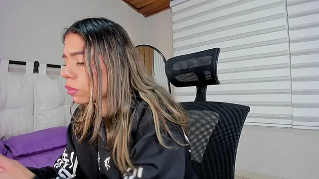 Rachell_criss webcam