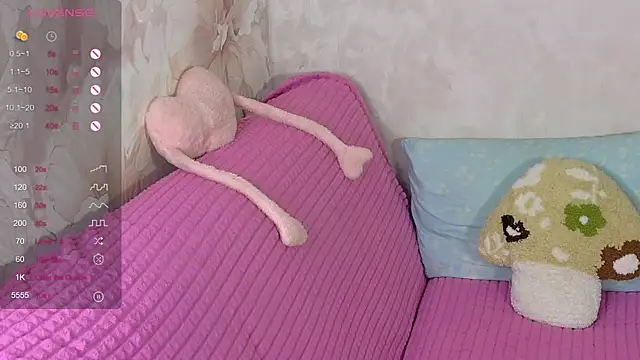 TrissMerigold9 webcam