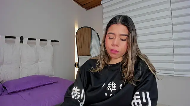 Rachell_criss webcam