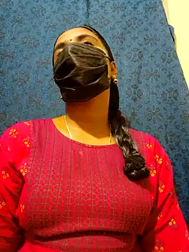 Webcam Model (mini-queen)  is live.Free join now!