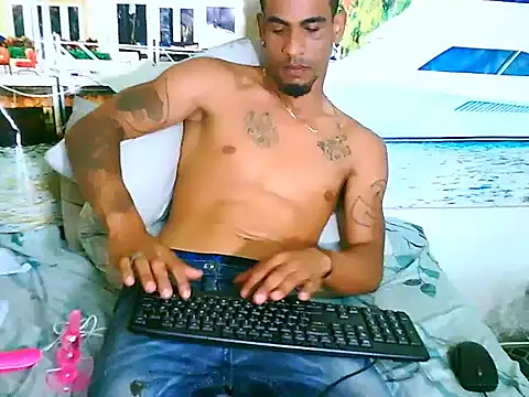 IndianMuscle69 webcam