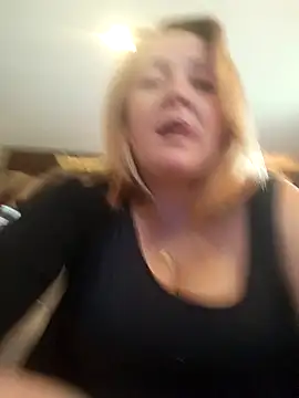 lady_charlyne webcam