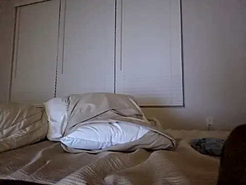 hungirish444 (M young) - Camera/phone stand