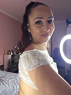 Webcam Model (LeeTizia)  is live.Free join now!