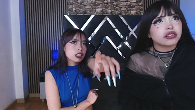 aurora_and_trixx webcam