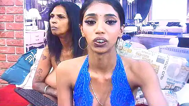 IndianSexySlender webcam