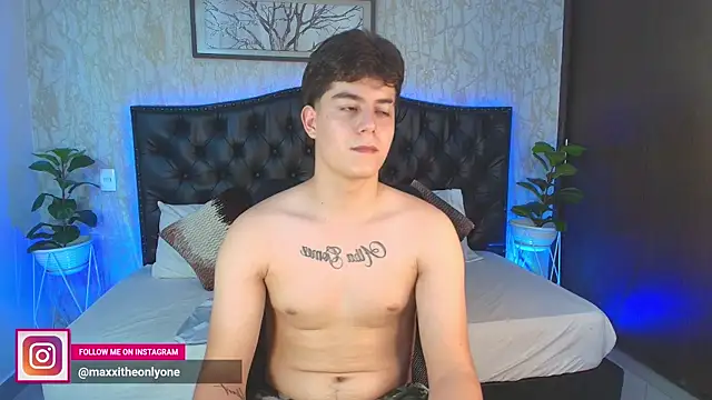 maxxicruzz (M twink) - Shirt off