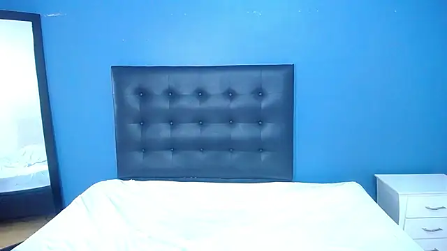 naughty_bigass_18 webcam