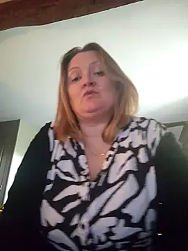 lady_charlyne webcam