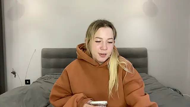 Embersweetbunny webcam