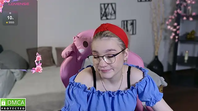 Megan_Lora webcam