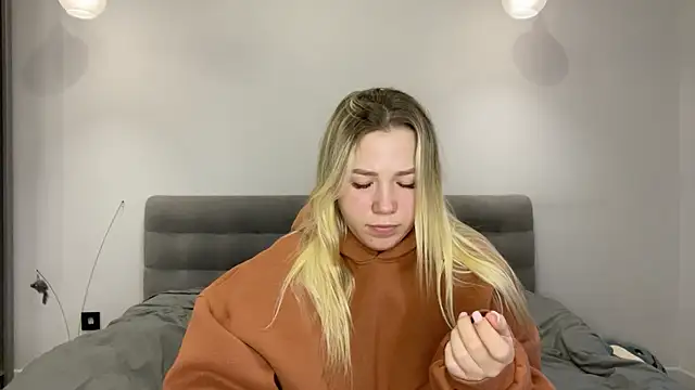 Embersweetbunny webcam