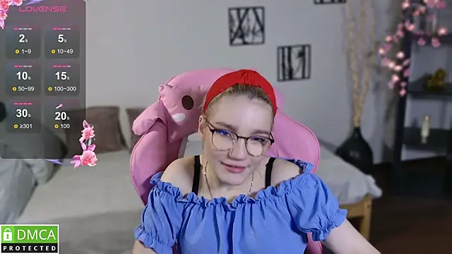 Megan_Lora webcam