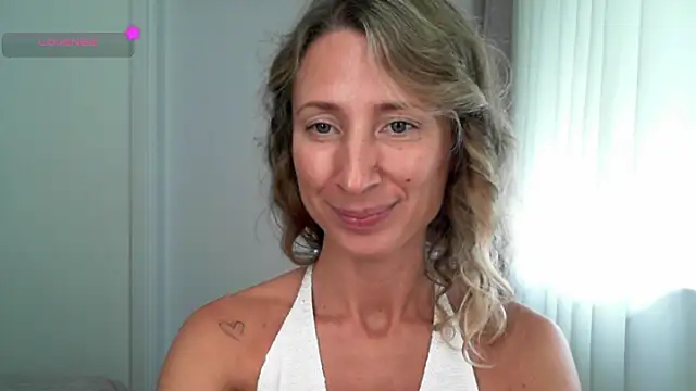 paevoa (F milf) - wet panties