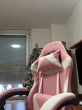 Webcam Model (AlanaRius18)  is live.Free join now!