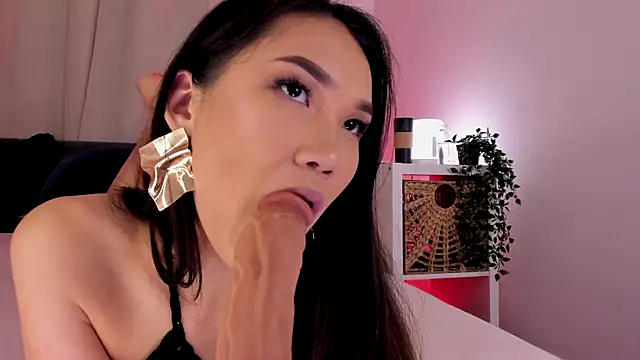 Divine_Madeleine webcam