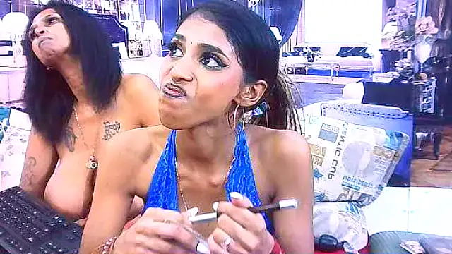 IndianSexySlender webcam