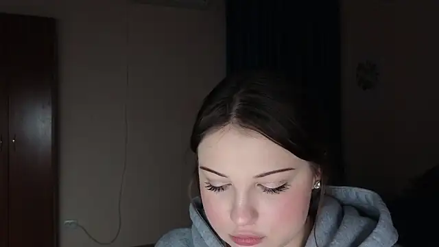 Mirabelle_Velvet webcam