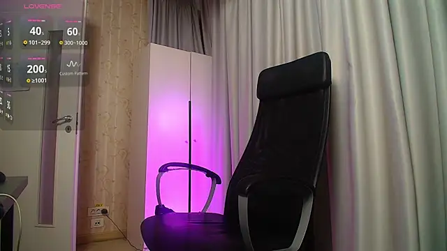 mateobenjaminx (M young) - Show my cock the love him deserves