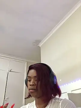 Webcam Model (LuciousLips96)  is live.Free join now!