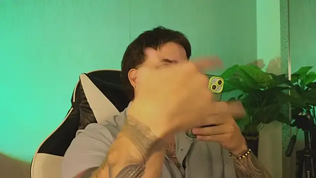 ades_lowe - Ades_Lowe's free webcam - UK Sex Cams