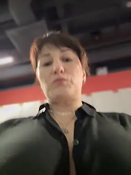 ZhenjaPoledance webcam