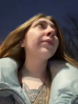 sunny___bunny (F young) - Squeeze nipples crazy hard right in Bus