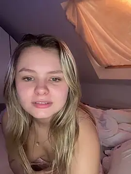 lilliewebb_ (F teen) - Get my boobies out💋