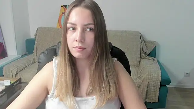 Mia_shy1 webcam