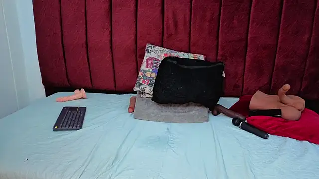 selena_castillo webcam