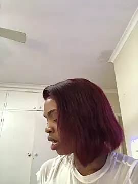 LuciousLips96 webcam