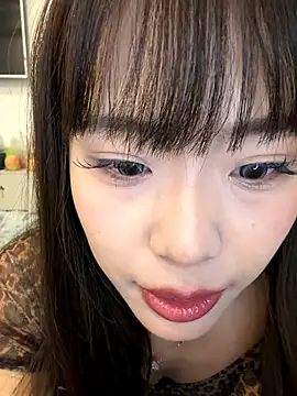 xx125216 (F teen) - 新人开播第一天，能众筹哥哥们的最爱吗