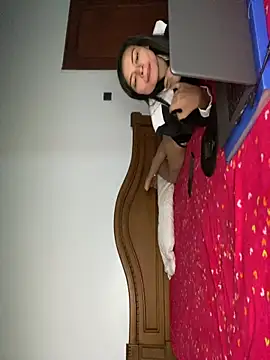 GirlsGetHorneynWild webcam