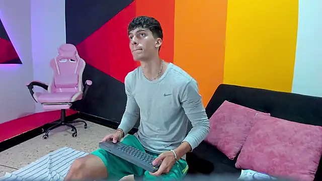 alessiovitale (M twink) - Sexy striptease + Muscle body tour 💪