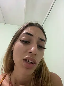 loirinhaaa (F teen) - Ficar sem blusa