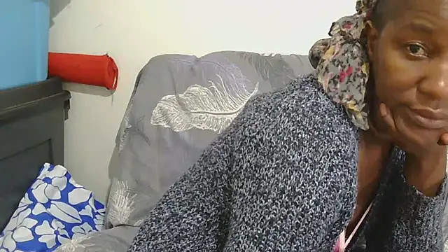 sluttylaura21 webcam