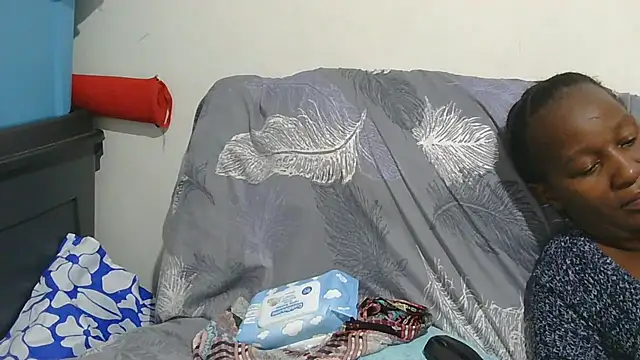 sluttylaura21 webcam