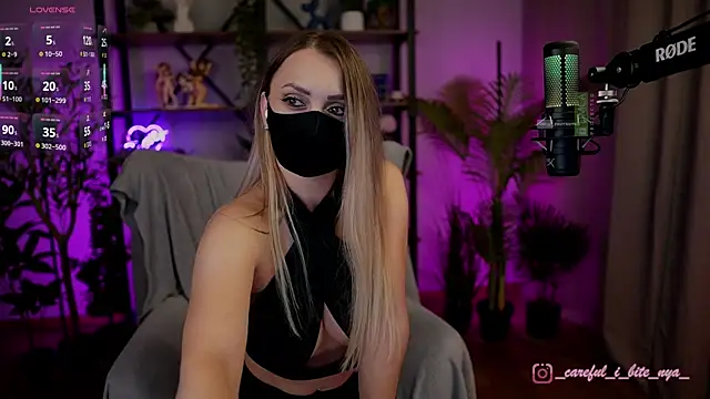 careful_i_bite_nya webcam