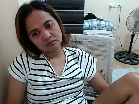 xTheLastVIRGINx webcam