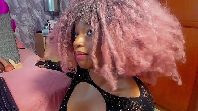 EMMAPARISS webcam stripchat model stream image