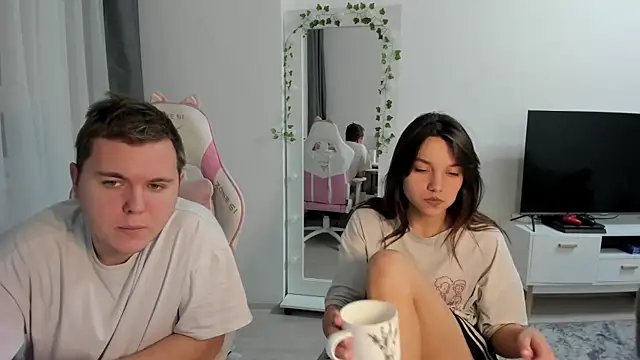 mashkaray (Ask my age) - Stream with two girls +1 man