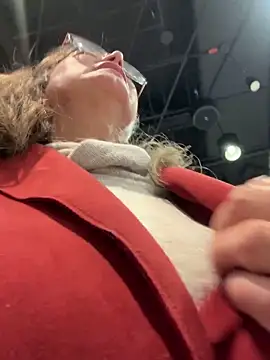 Webcam Model ()  is live.Free join now!