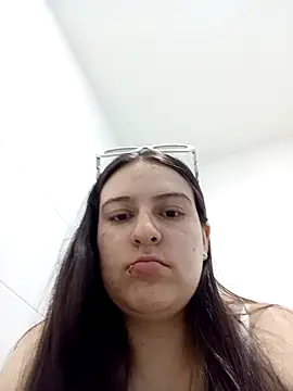 Webcam Model (Ary-)  is live.Free join now!