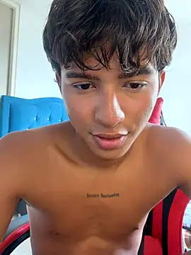 Leonarrrd_01 Live Webcam on {site_name}