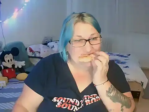 BlondyBigBoobs webcam