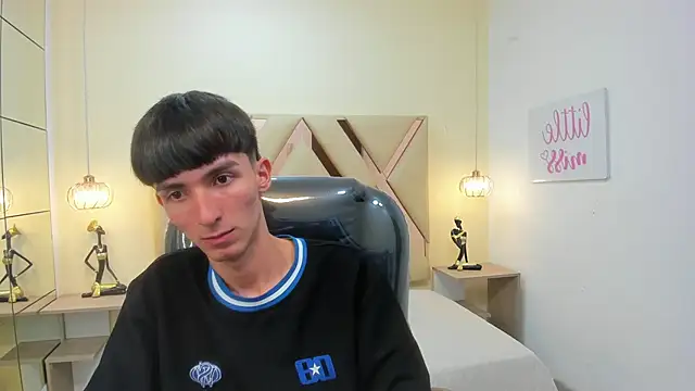 Jake_evans live cam screenshot male from Colombia on VideoChat.work — Live Cam Directory