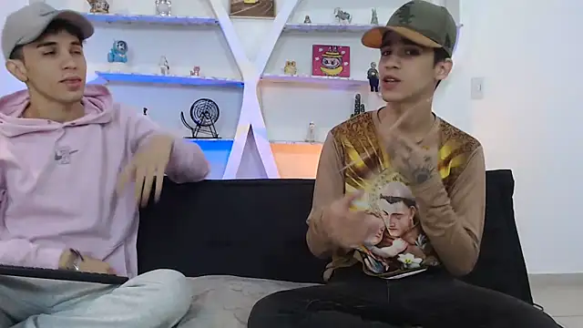 THREE_GUYS_HOT webcam