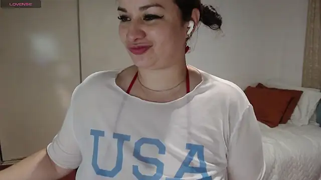 MommyHelpsmee webcam