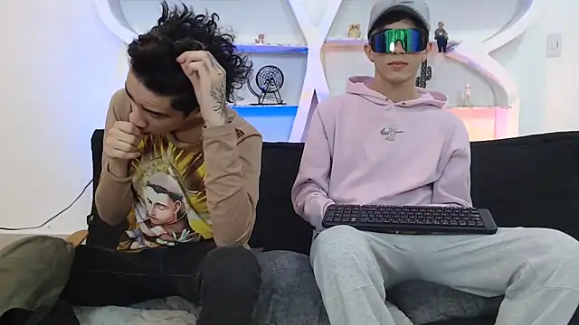 THREE_GUYS_HOT webcam